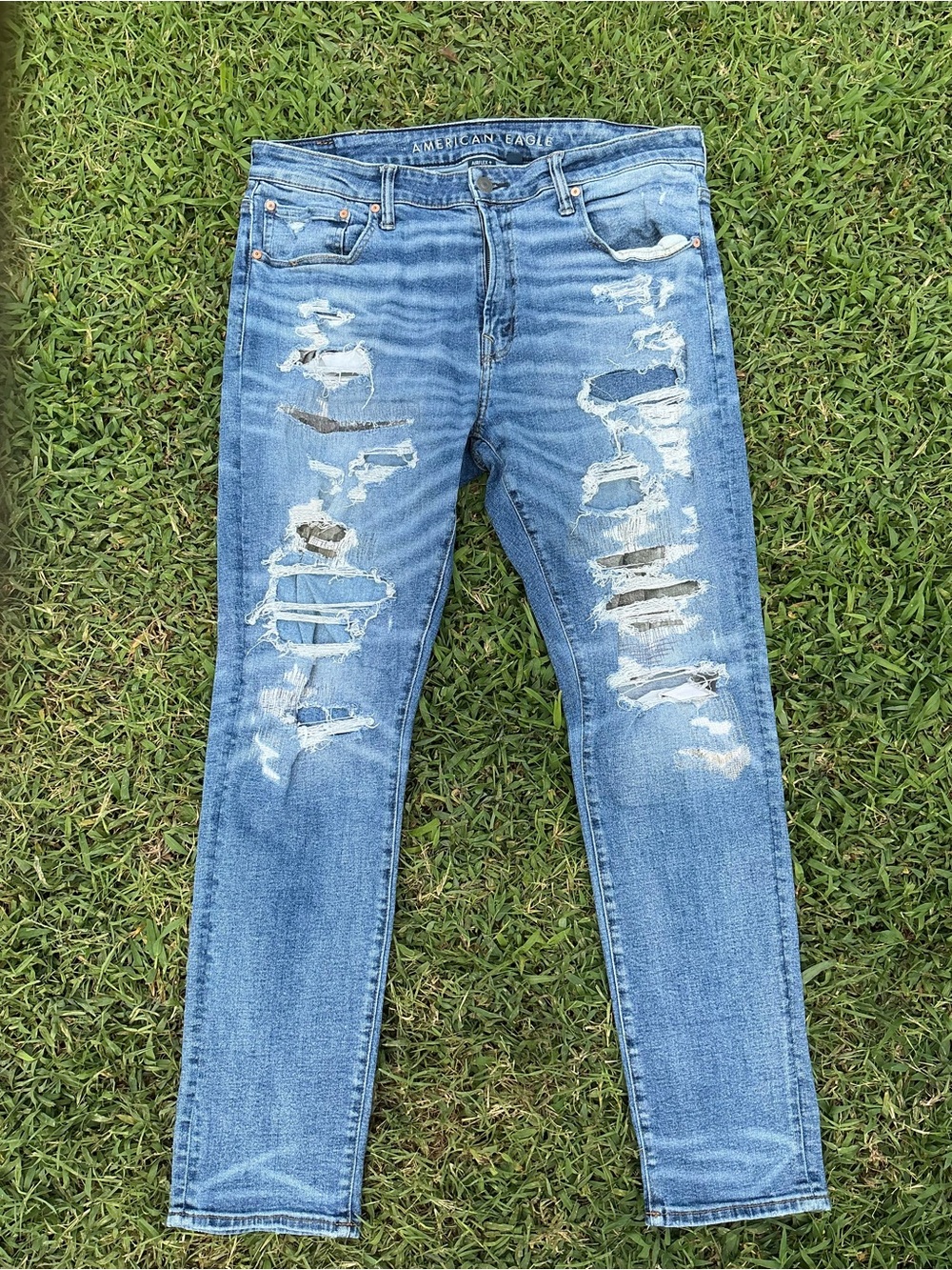 American Eagle Outfitters Light Blue Distressed Skinny Jeans